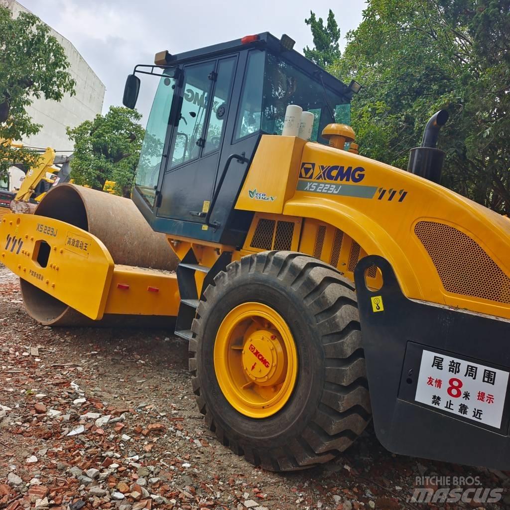 XCMG XS 223 J 싱글 드럼 롤러