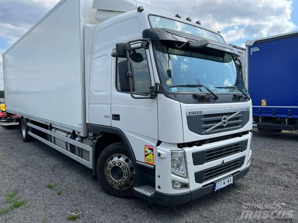 Volvo FM 330 탑차 트럭