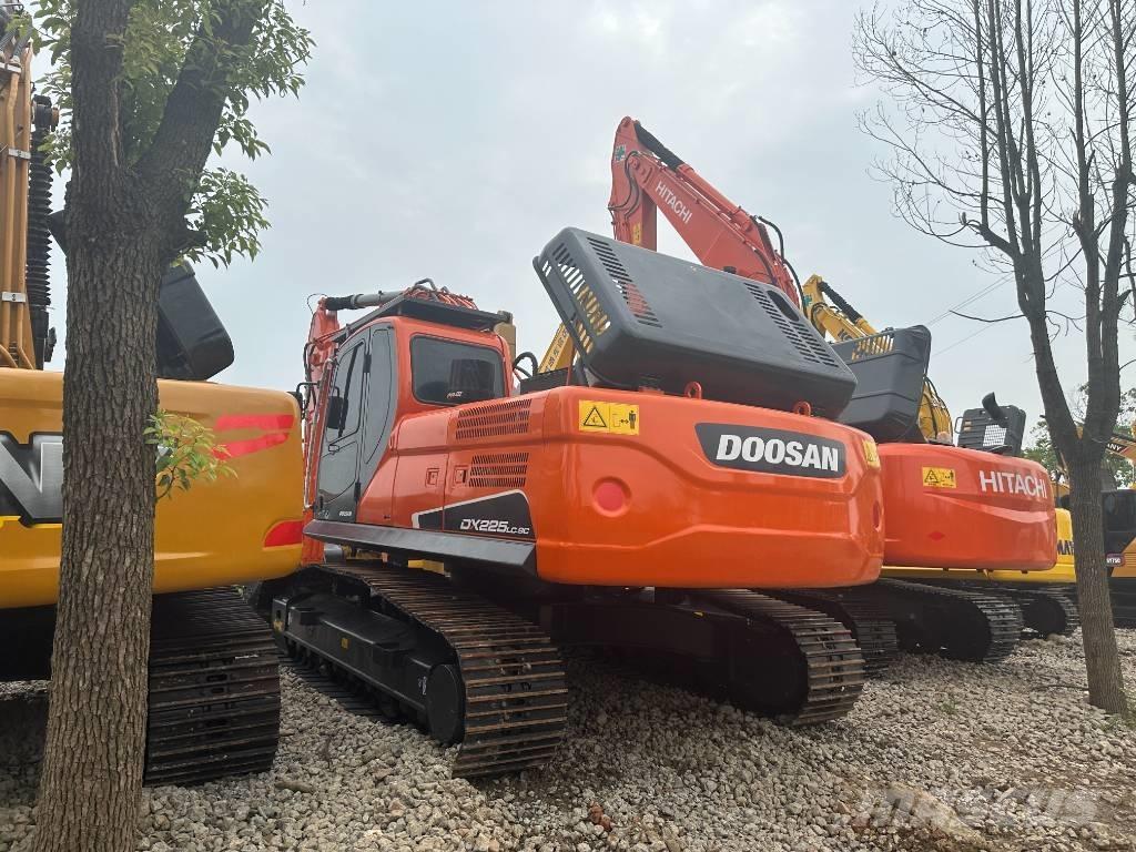Doosan DX225 대형 굴삭기 29톤 이상