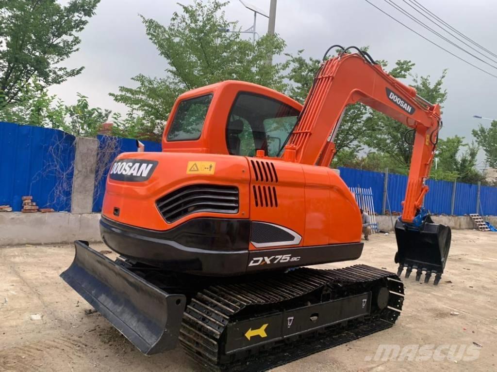 Doosan DX 75 중형굴삭기 7톤-28톤