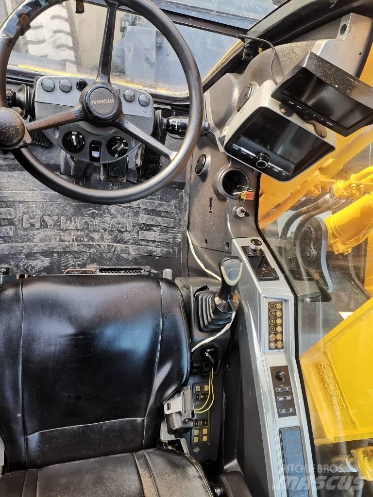 Hyundai R210W-9  휠 굴삭기