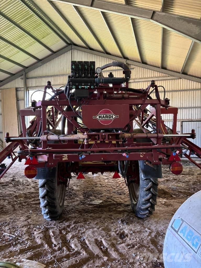 Hardi 2800 견인형 분무기