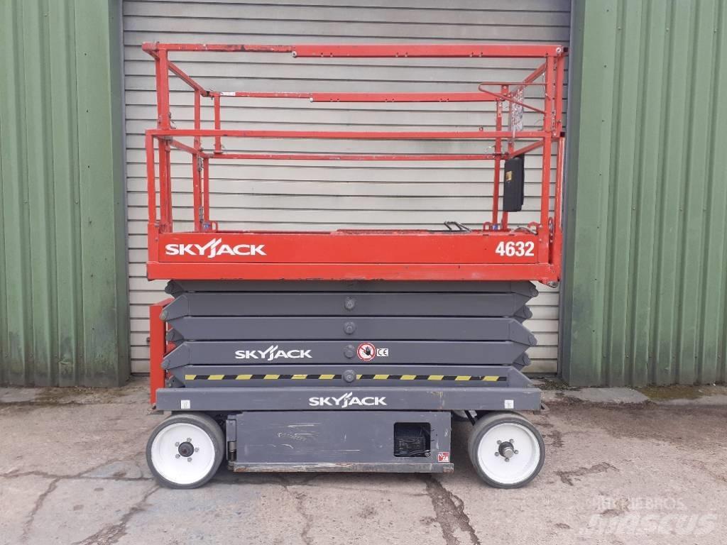SkyJack SJ III 4632 가위형 리프트