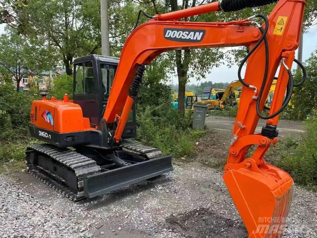 Doosan DH 60-7 소형 굴삭기 7톤 미만