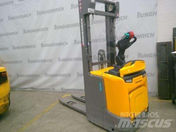 Jungheinrich ERC 212 보행식 리치 지게차