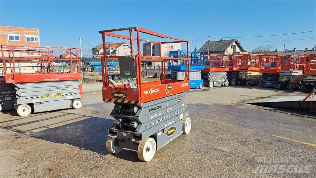 SkyJack SJIII3226 가위형 리프트
