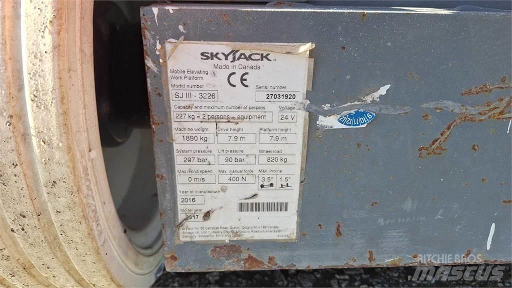 SkyJack SJIII3226 가위형 리프트