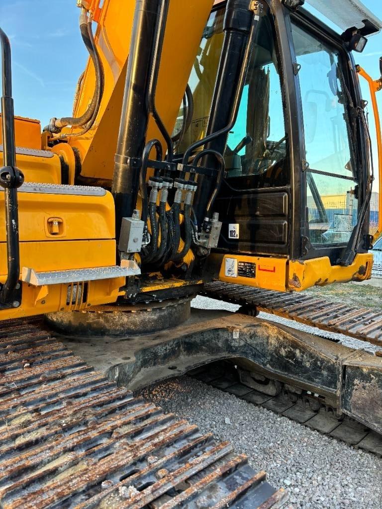 JCB 220 대형 굴삭기 29톤 이상