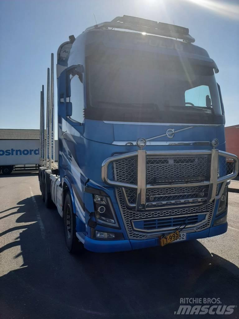 Volvo FH 16 목재 트럭