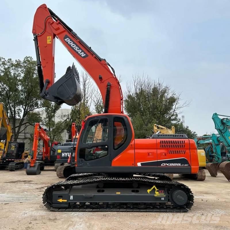 Doosan DX225-9C 대형 굴삭기 29톤 이상