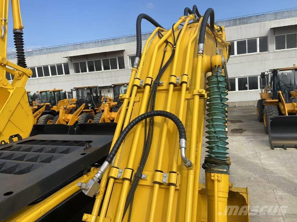 Komatsu PC 220-8 대형 굴삭기 29톤 이상