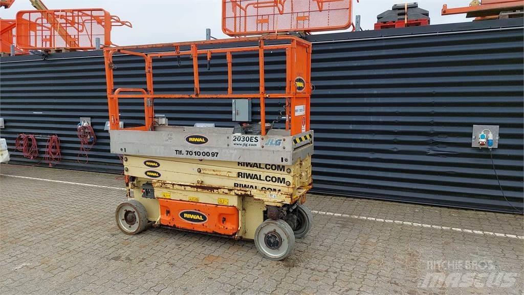 JLG 2030ES 가위형 리프트