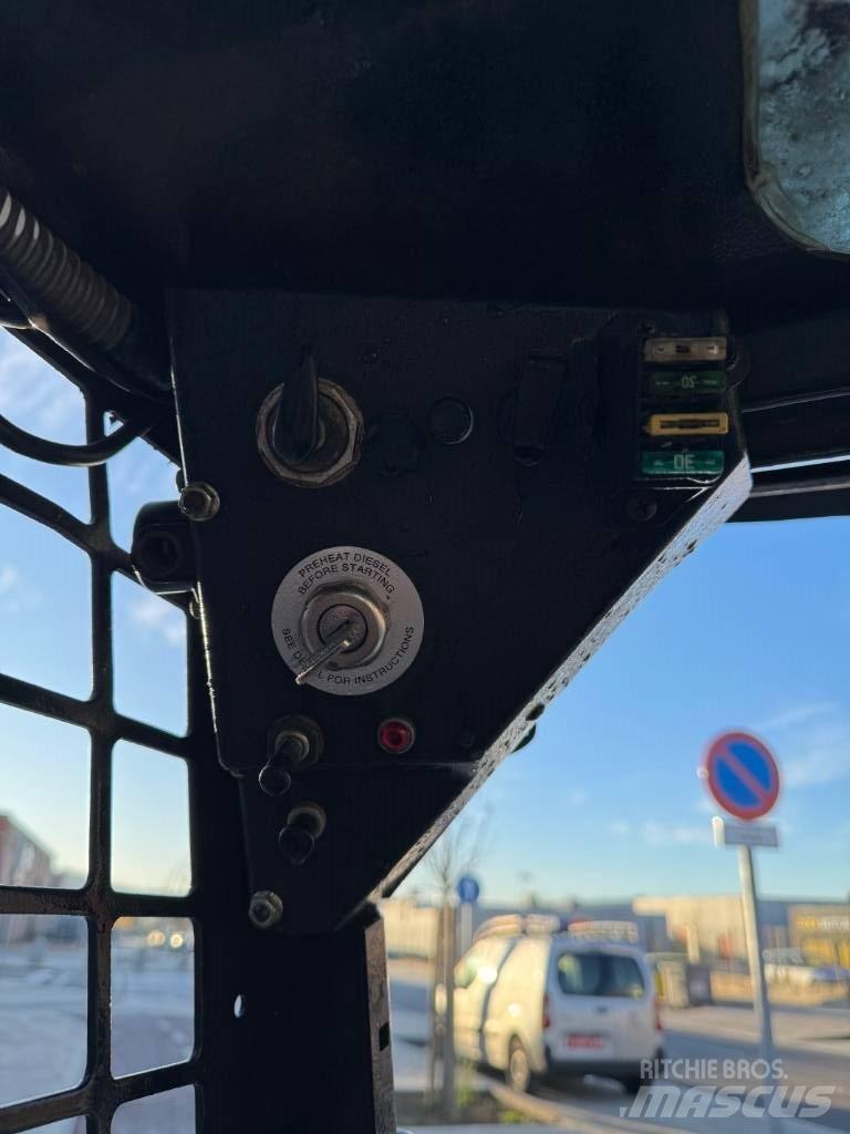 Bobcat 543  스키드로더