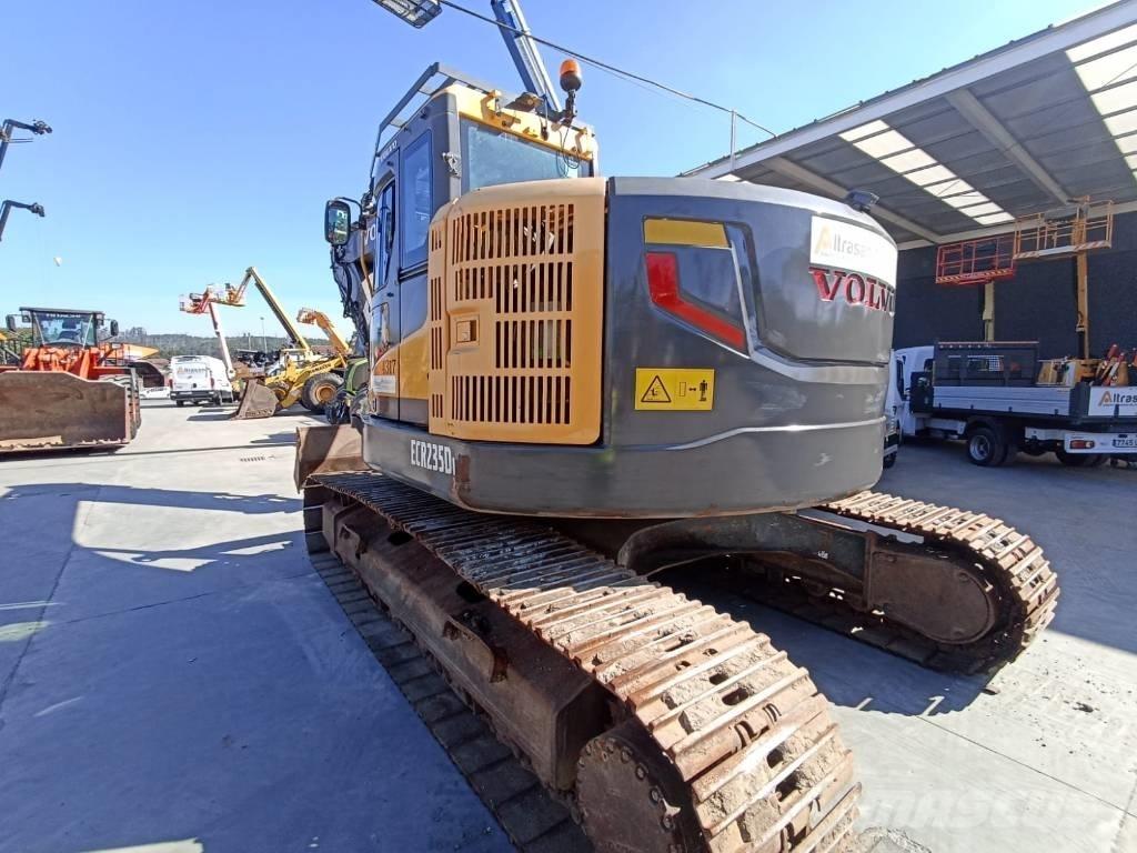 Volvo ECR 235 C L 대형 굴삭기 29톤 이상