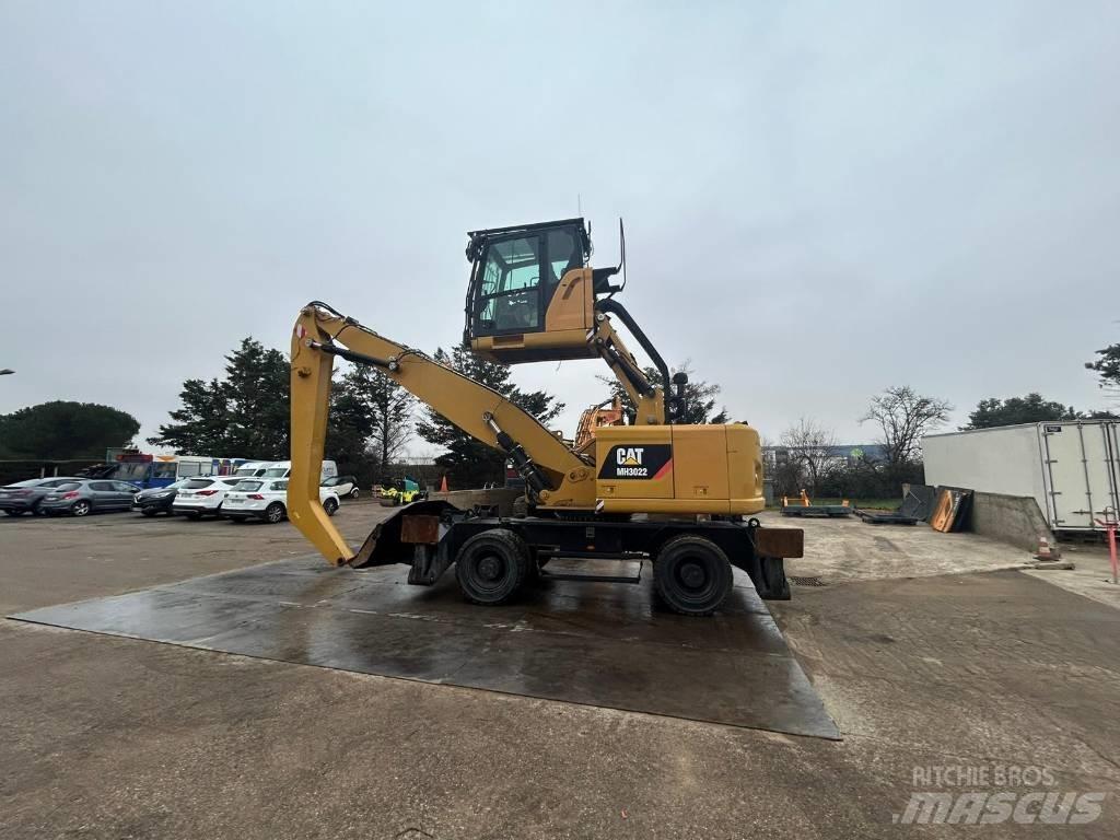 CAT MH3022  휠 굴삭기