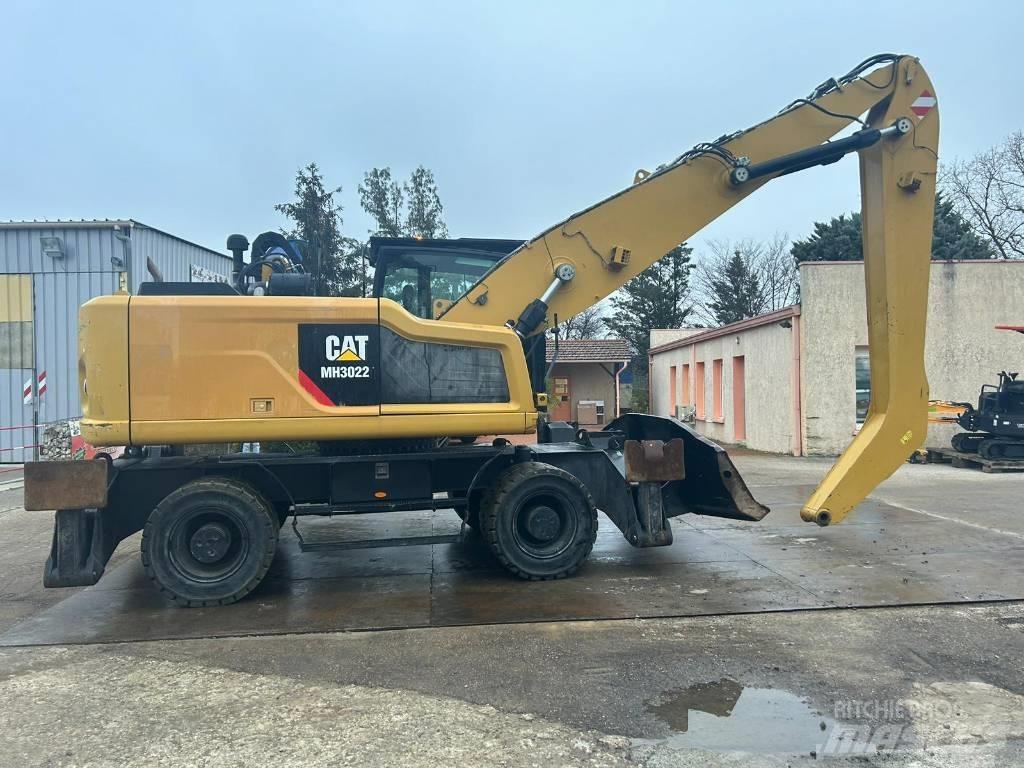 CAT MH3022  휠 굴삭기