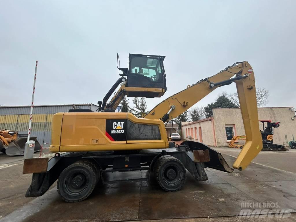 CAT MH3022  휠 굴삭기