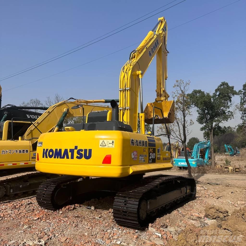 Komatsu PC 240 대형 굴삭기 29톤 이상