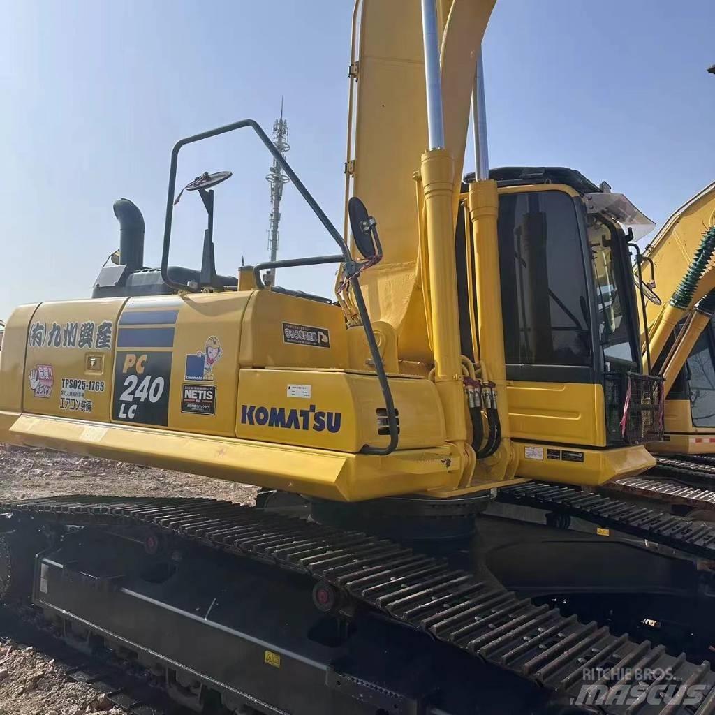 Komatsu PC 240 대형 굴삭기 29톤 이상