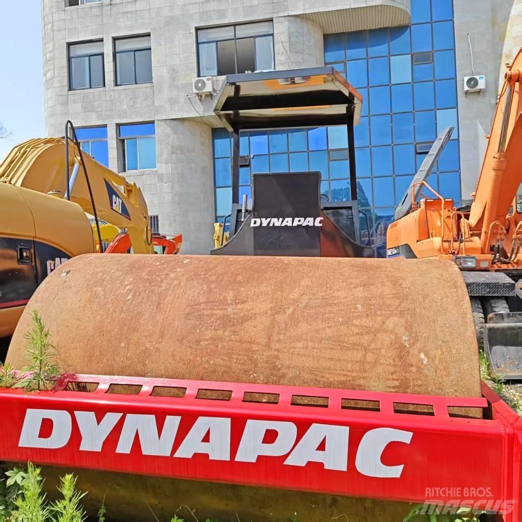 Dynapac CA251D 싱글 드럼 롤러