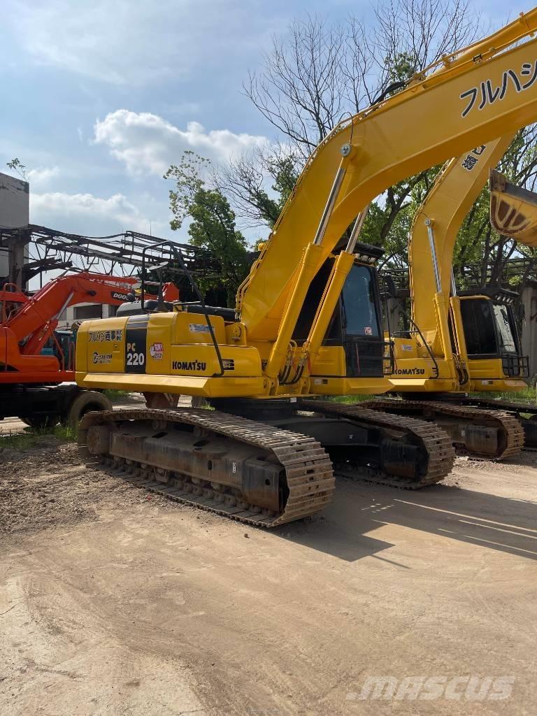 Komatsu PC 220-8 대형 굴삭기 29톤 이상