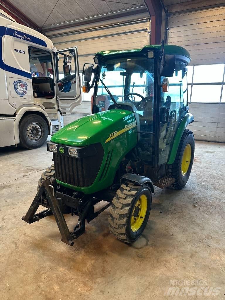 John Deere 3720 트랙터