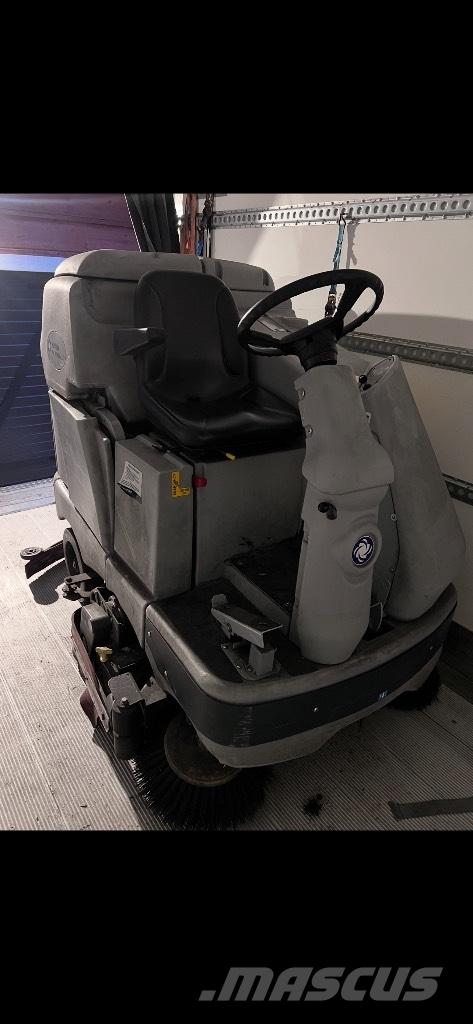 Nilfisk BR 1100S 습식 청소차