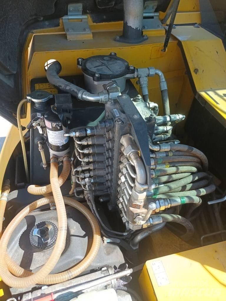 Komatsu PC 80 MR-3 중형굴삭기 7톤-28톤