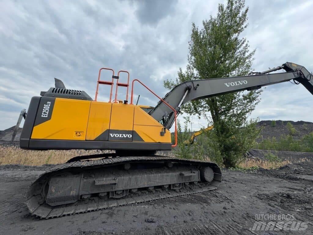 Volvo EC250ELR 대형 굴삭기 29톤 이상