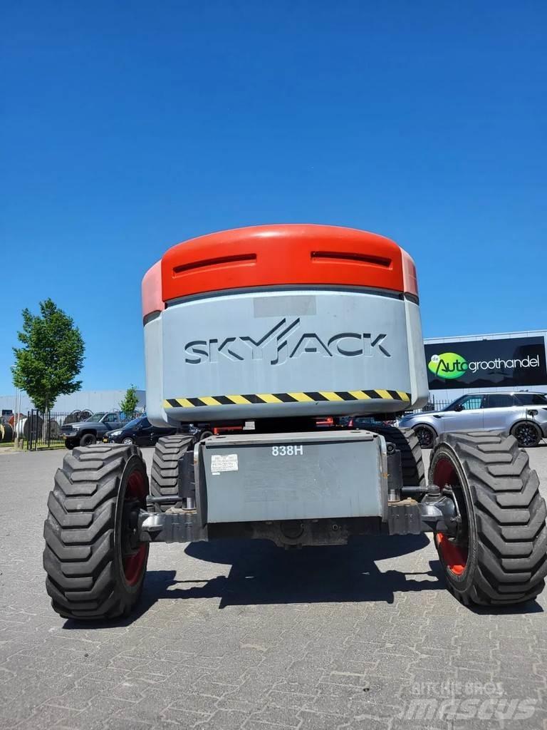 SkyJack SJ 46AJ 관절형 전동이동 리프트