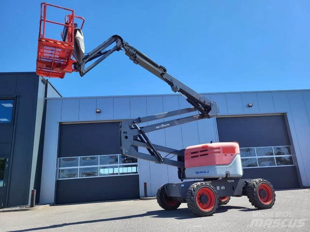 SkyJack SJ 46AJ 관절형 전동이동 리프트
