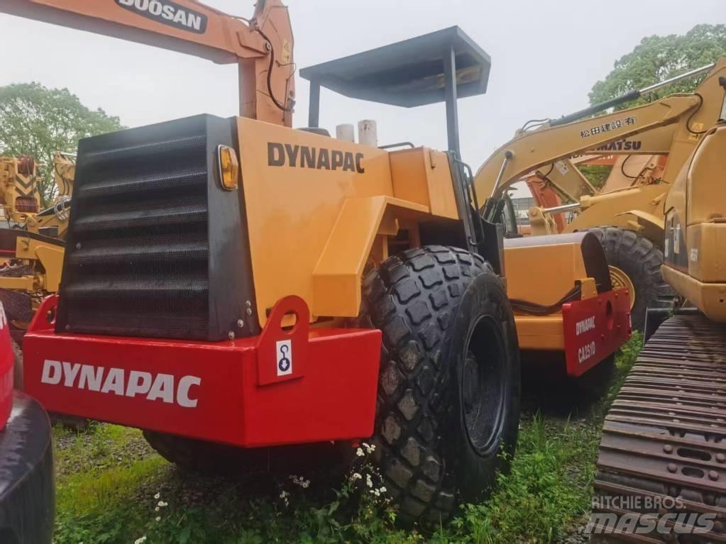 Dynapac ca251d 싱글 드럼 롤러