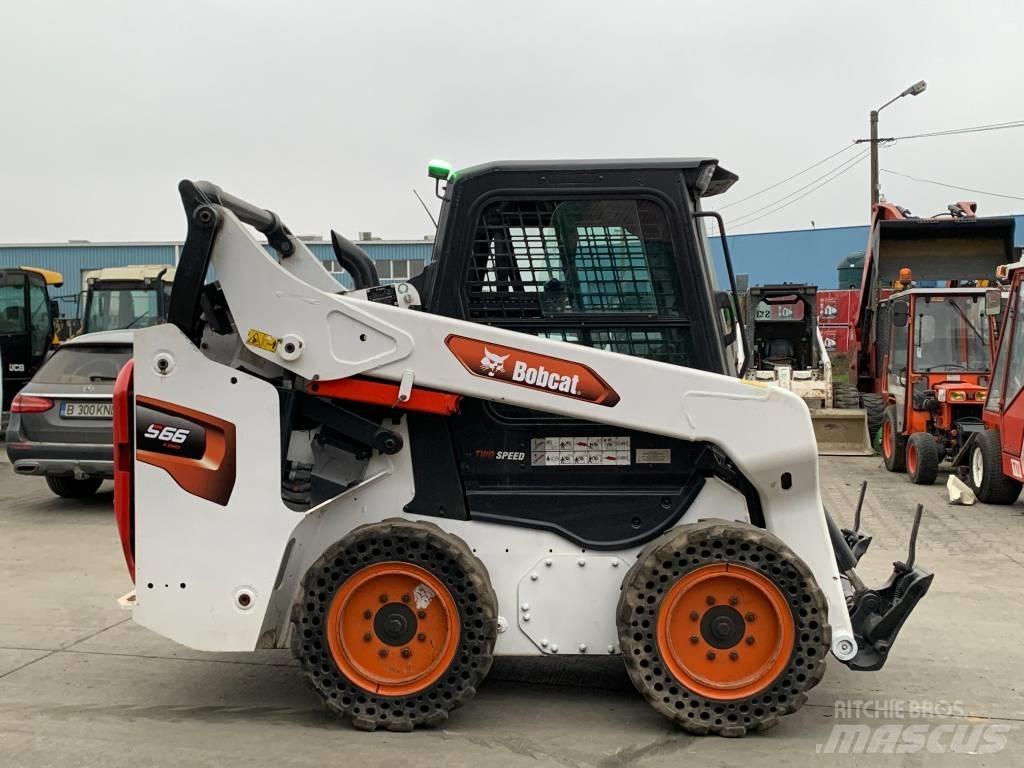 Bobcat S 66  스키드로더