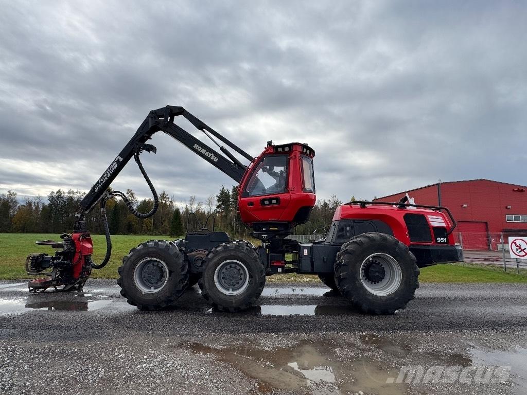 Komatsu 951 원목 하베스터