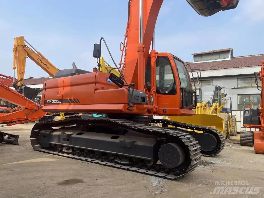 Doosan DX300LC 대형 굴삭기 29톤 이상