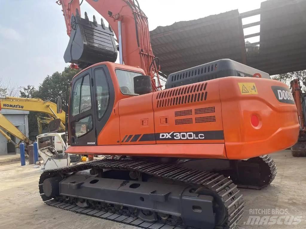 Doosan DX300LC 대형 굴삭기 29톤 이상