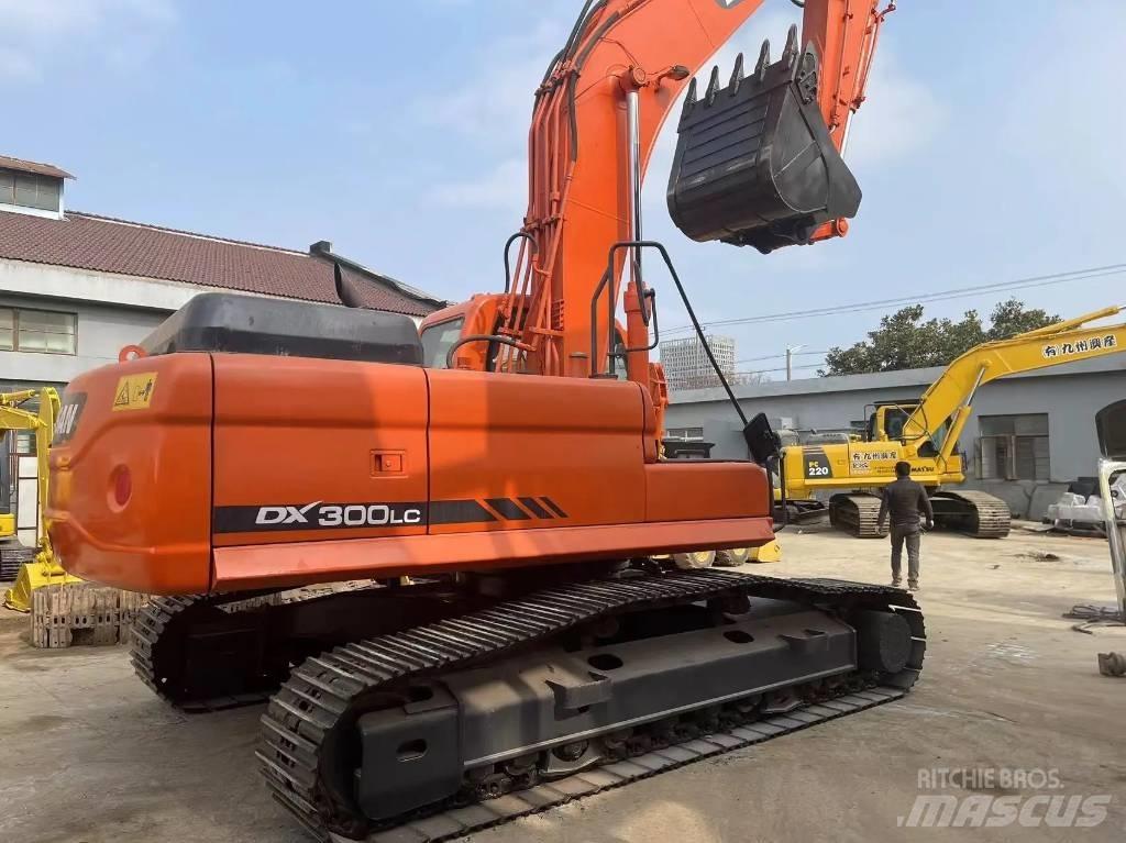 Doosan DX300LC 대형 굴삭기 29톤 이상