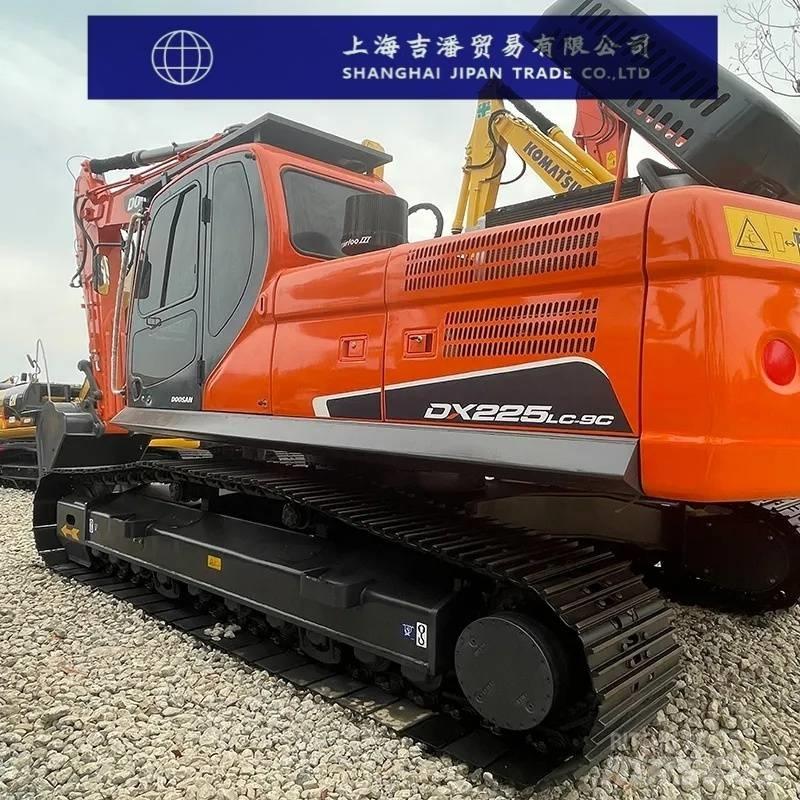 Doosan DX 225 대형 굴삭기 29톤 이상