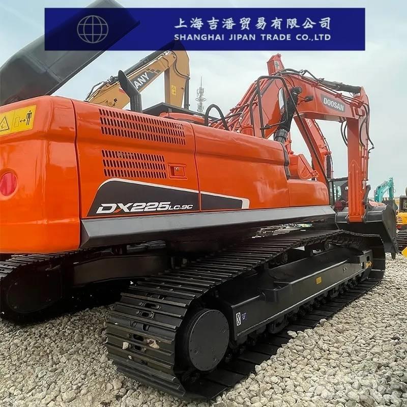 Doosan DX 225 대형 굴삭기 29톤 이상