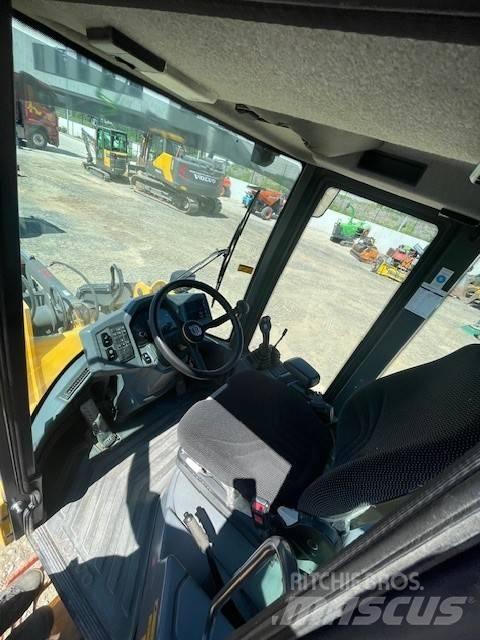 Volvo L 30 G  휠로우더