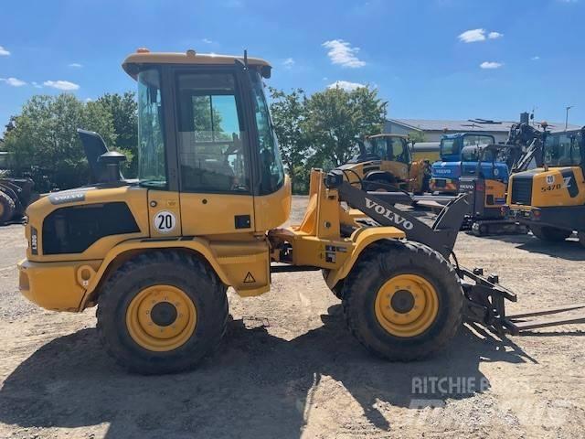 Volvo L 30 G  휠로우더