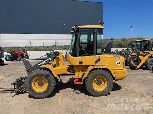 Volvo L 30 G  휠로우더