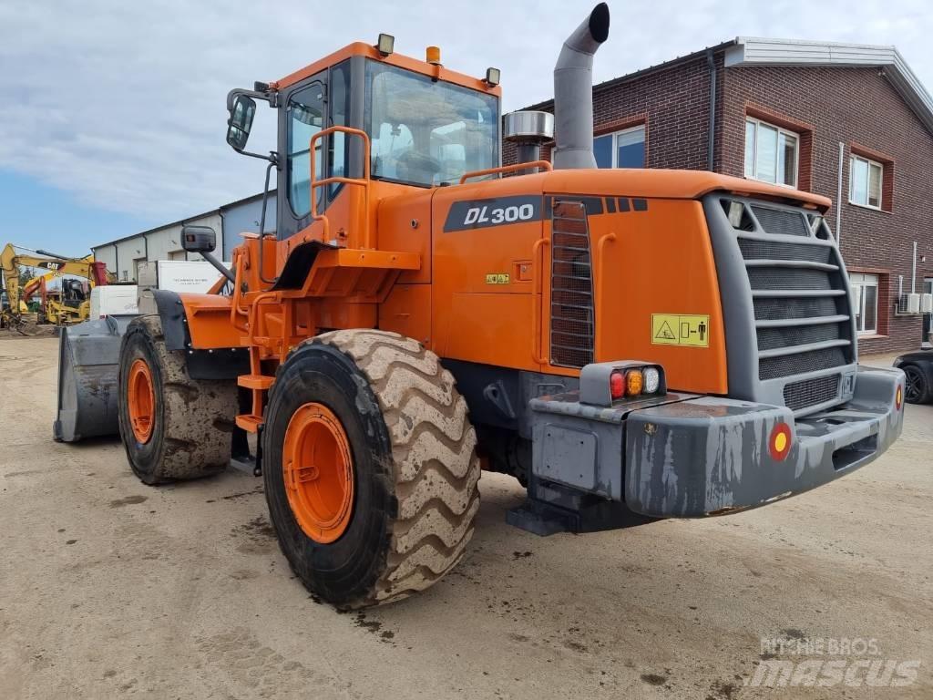 Doosan DL 300  휠로우더