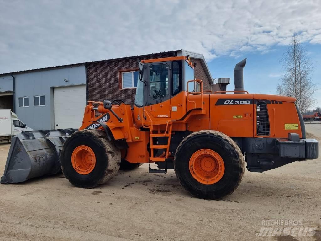 Doosan DL 300  휠로우더
