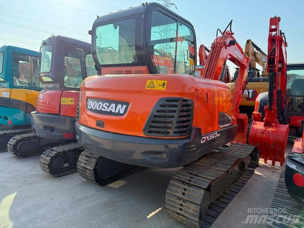 Doosan DX 60 소형 굴삭기 7톤 미만