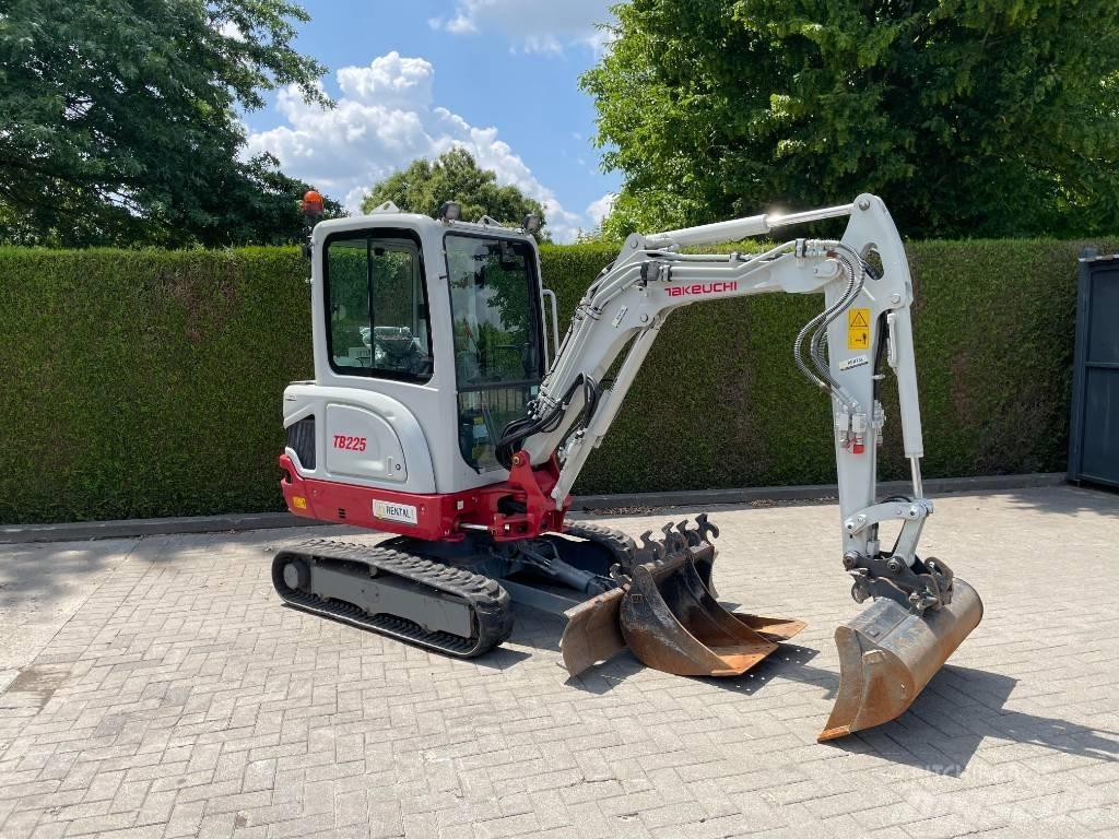 Takeuchi TB 225 소형 굴삭기 7톤 미만