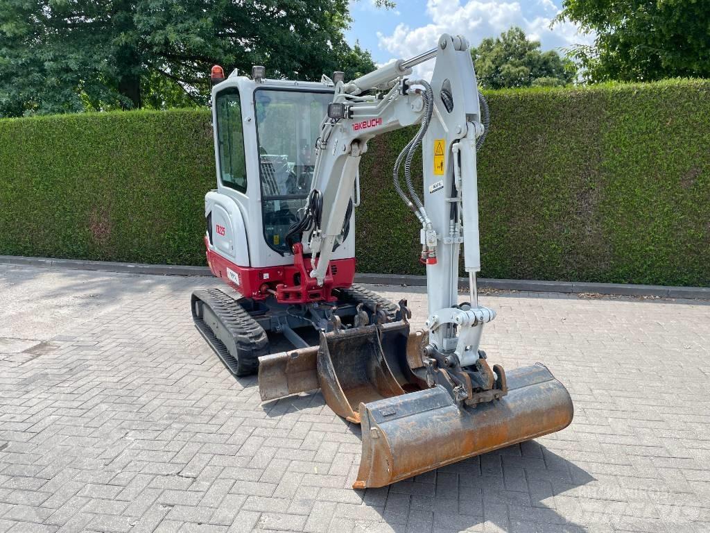 Takeuchi TB 225 소형 굴삭기 7톤 미만