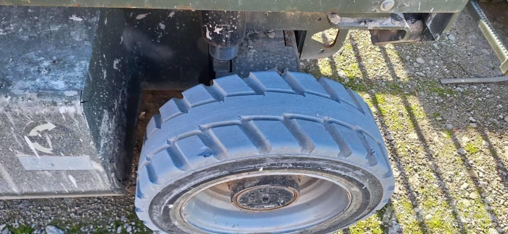 JLG M 3369 가위형 리프트