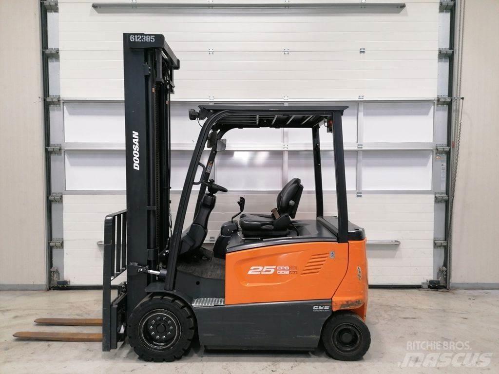 Doosan B25X-7 전동 지게차