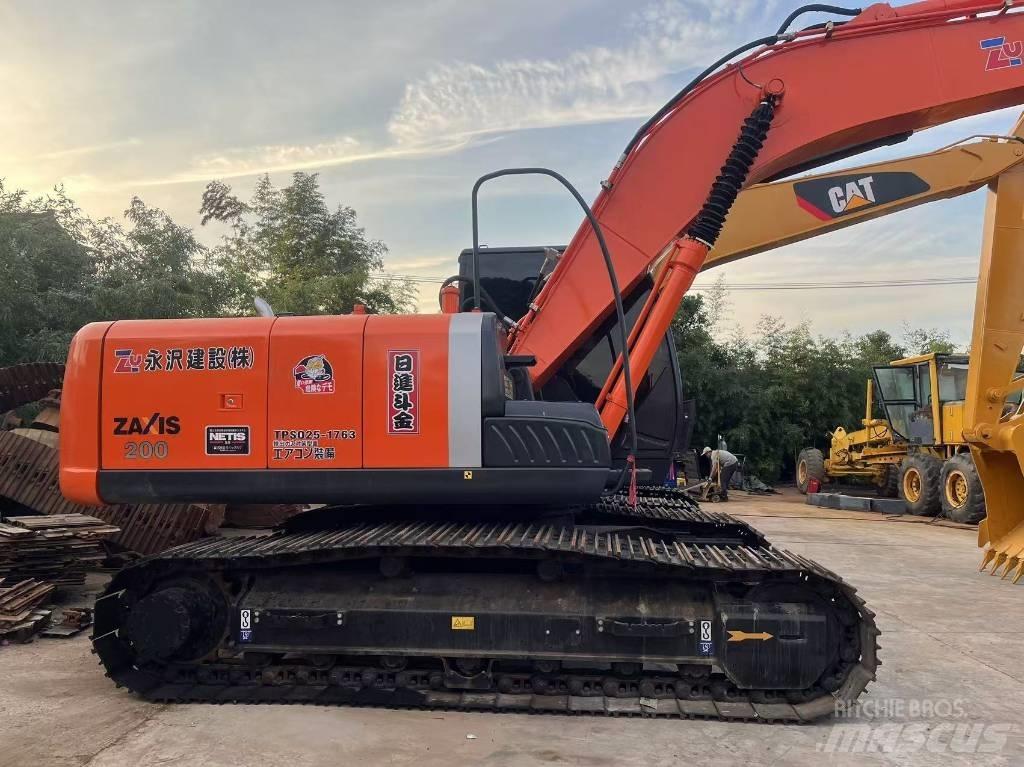 Hitachi ZX 200 대형 굴삭기 29톤 이상